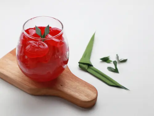 Světový den koktejlů s eStravenkou: Slavit bez alkoholu rozhodně není nuda! 3 Jasmin s ruzi a mandarinkou shutterstock 1980102692 1