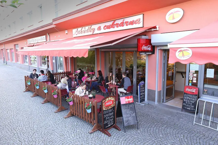 Dnes se radují ti nejmenší: Kde oslavit Den dětí s eStravenkou? 4 Cafe Beruska