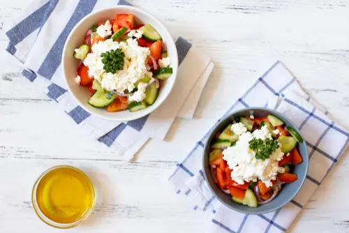 Osvěžení, které patří k létu? Oslavte Den vodního melounu s eStravenkou 3 melounovy salad shutterstock 1343112776