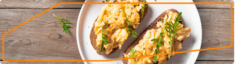 Zdravá snídaně | Připravte si s eStravenkou krémová míchaná vejce s bylinkami 1 Zdravá snídaně | Připravte si s eStravenkou krémová míchaná vejce s bylinkami