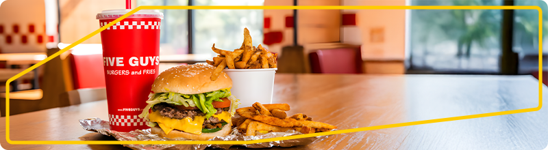 Burgery z Five Guys nesmíte minout! A platí za vás eStravenka 1 Five Guys burgery? Platí za vás eStravenka