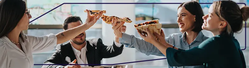 Pizza, bageta nebo něco sladkého? Jak si jednoduše rozdělit útratu 1 Platba mezi kolegy a eStravenka