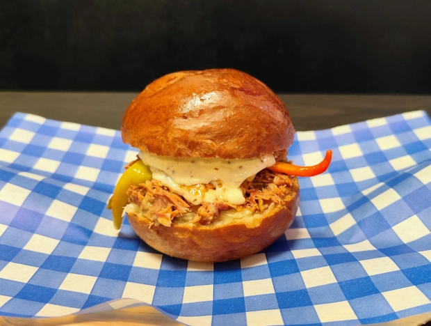 Oslavte Den hranolků s touto křupavou klasikou a eStravenkou 4 magicburger